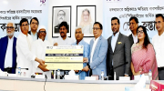 Bangabazar fire-affected traders received Tk 1 crore donation from FBCCI